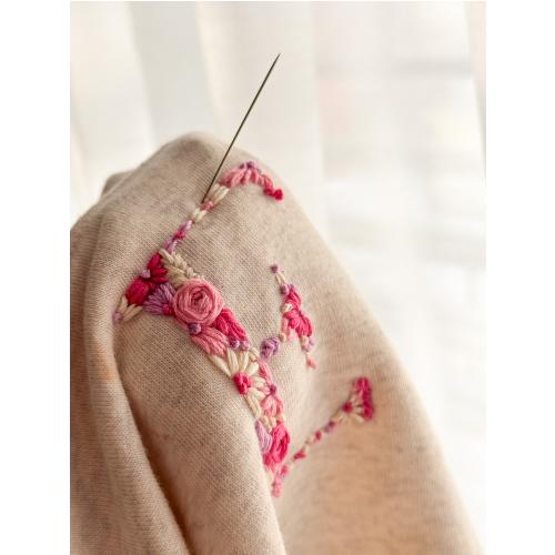 Ručne vyšívaná detská mikina - INICIÁL